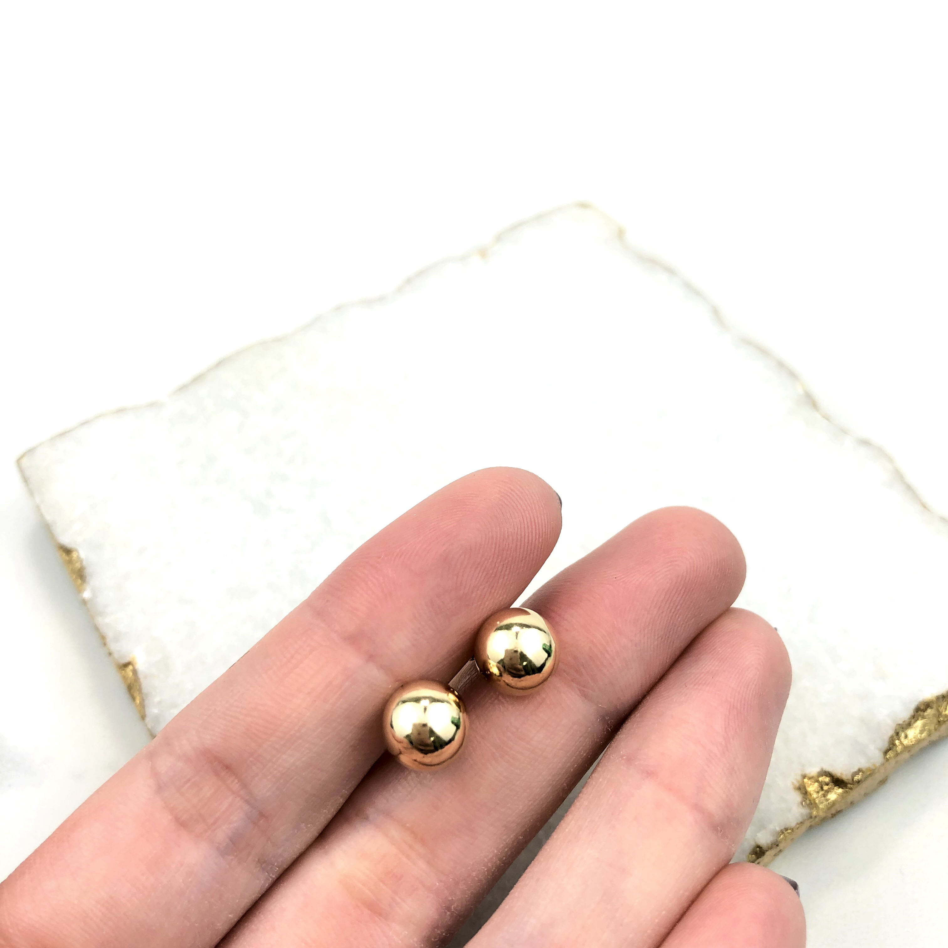 18K Gold Layered Oro Laminado 8mm Gold Ball Stud Earrings 21.0037