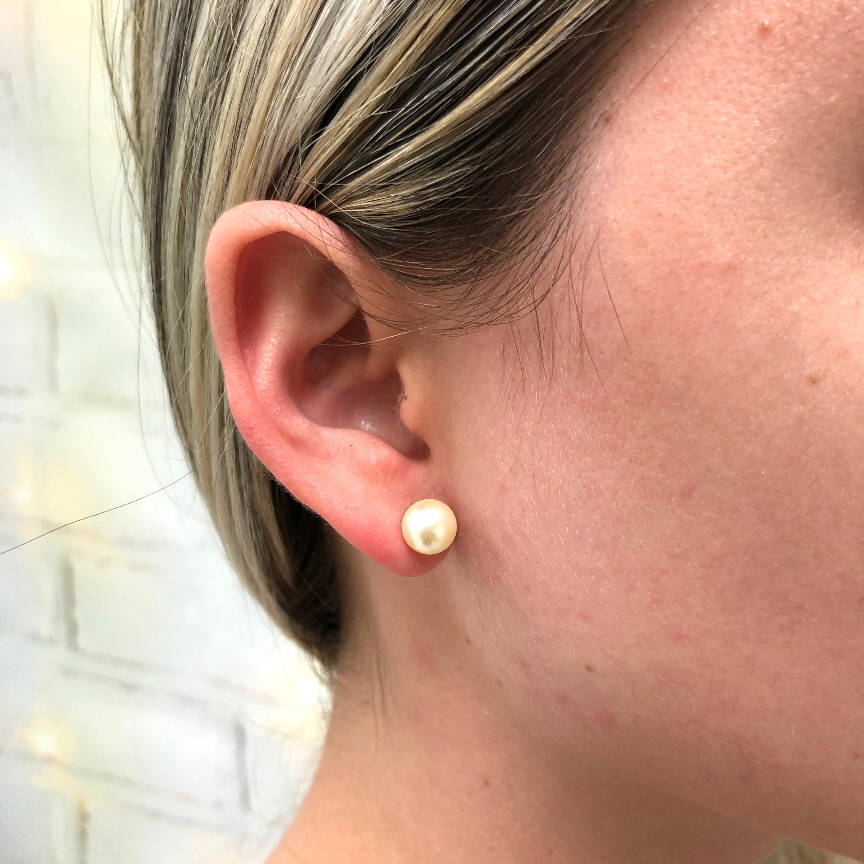 18K Gold Layered Oro Laminado 8 mm Pearl Ball Design Stud Earrings 21.0053/92