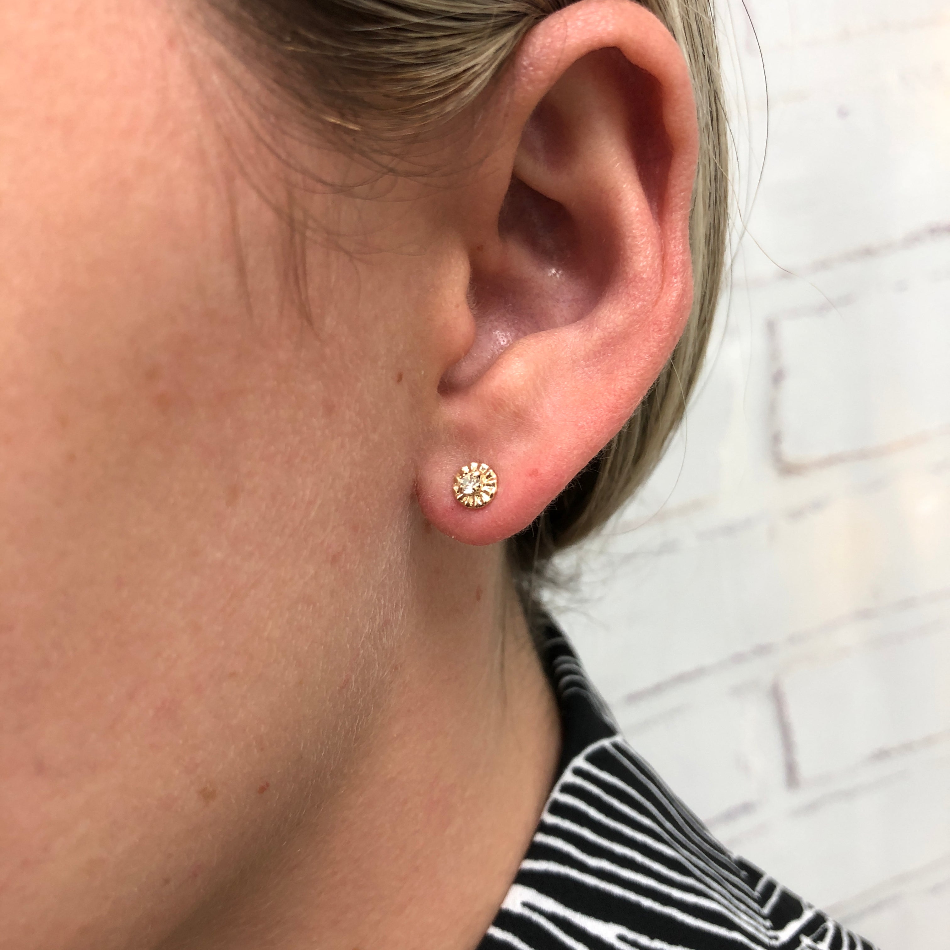 18K Gold Layered Oro Laminado White or Red Cubic Zirconia Flower Design Plugs Kids Earrings 21.0075/1/3