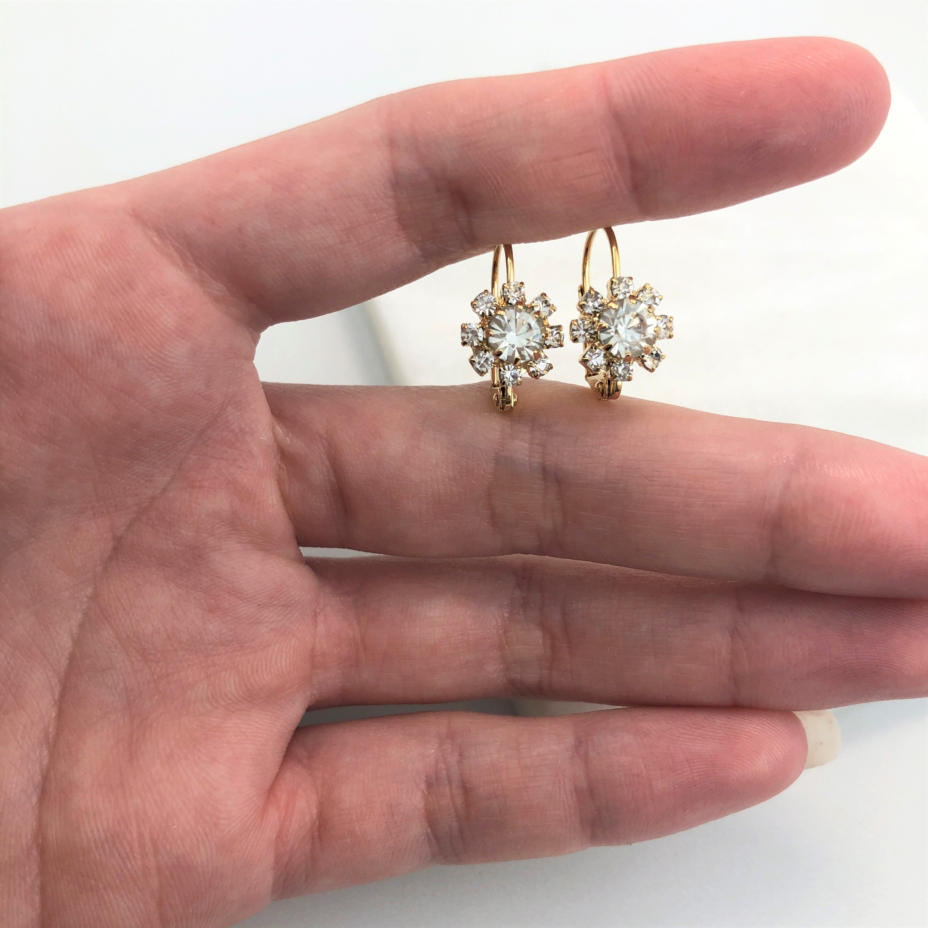 18K Gold Layered Oro Laminado Assorted Colors Flower Design Leverback Earrings 21.0108/1/2/3 (More Colors)