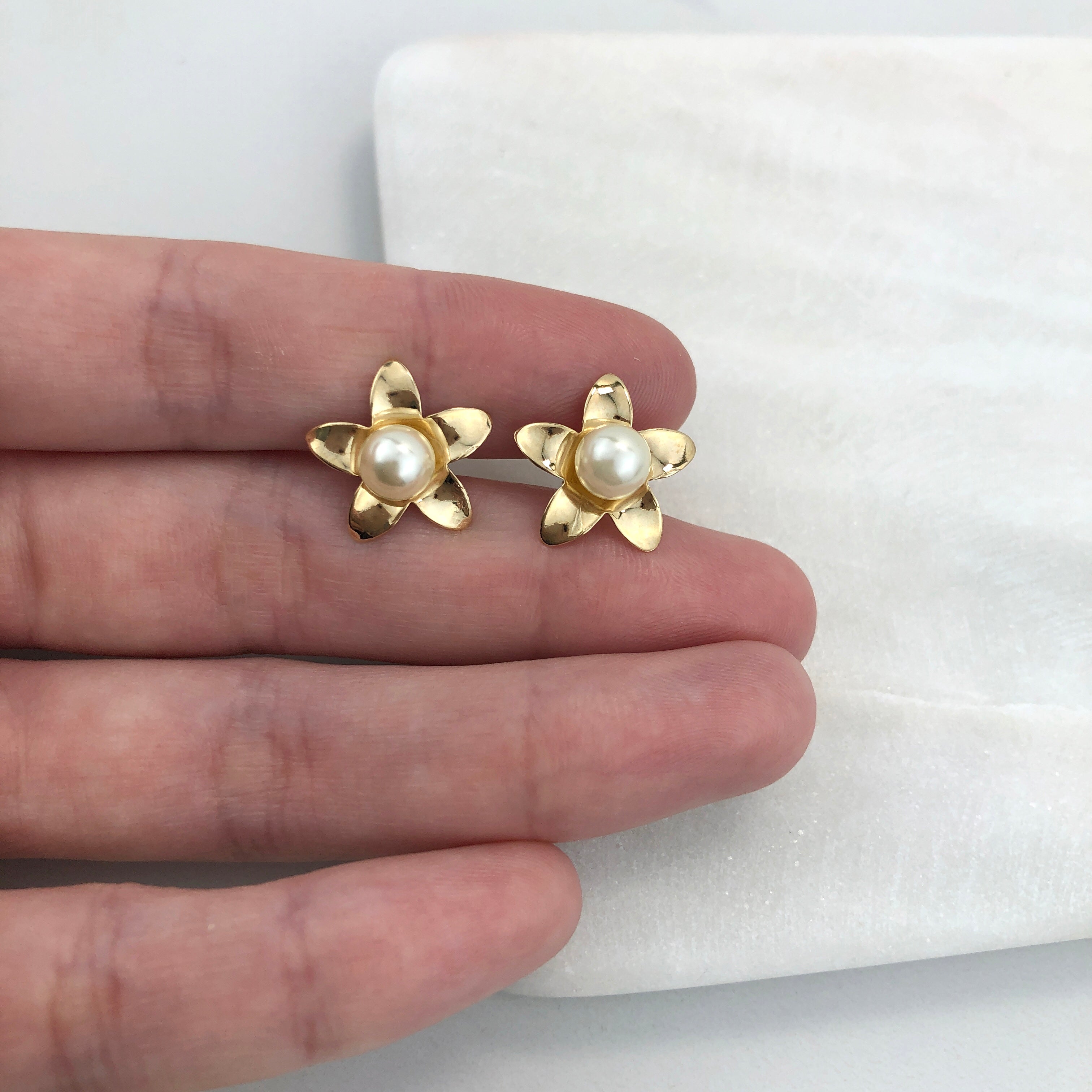 18K Gold Layered Oro Laminado Flower Design Push-Back Earrings With Center Pearl 21.0175/92
