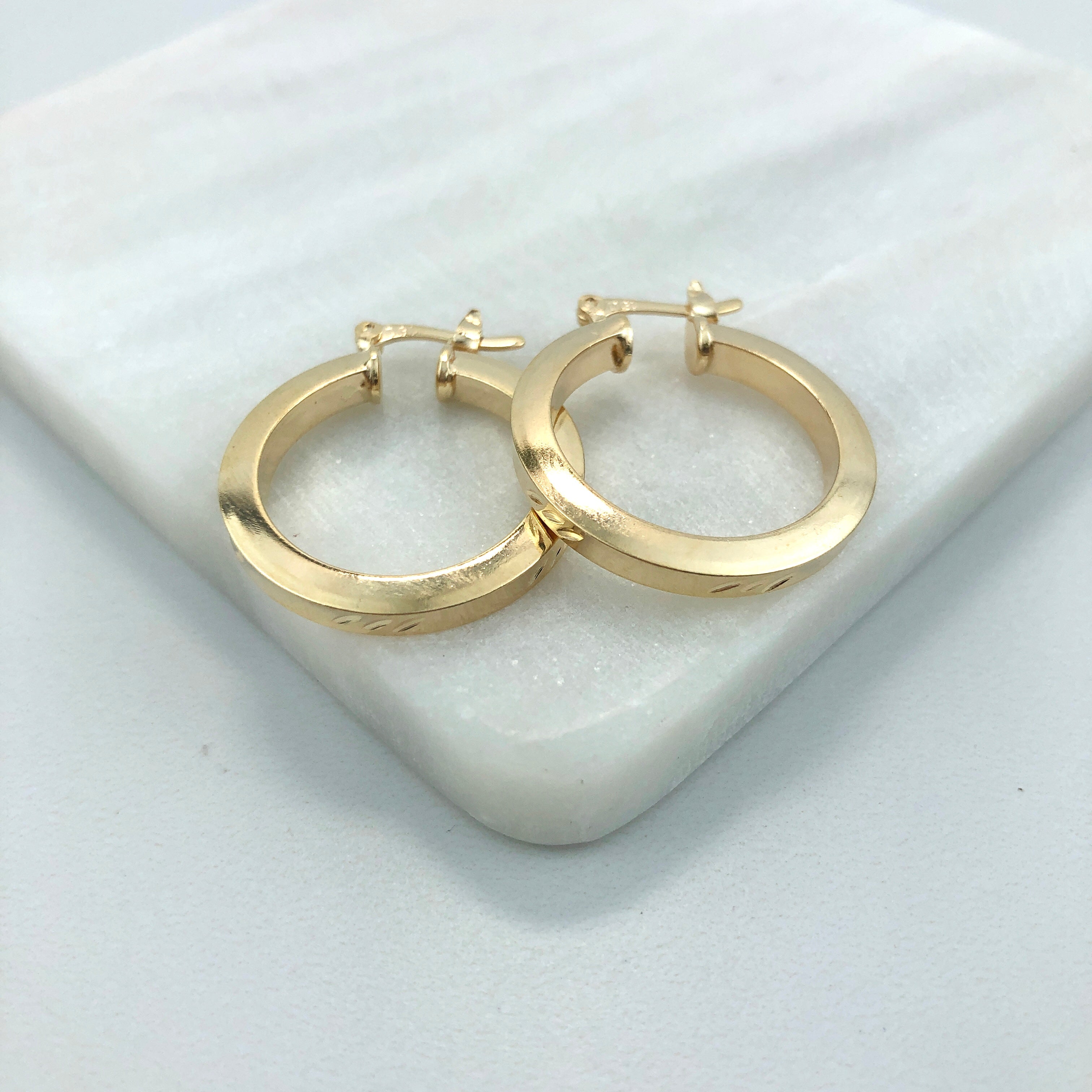 18K Gold Layered Oro Laminado 25 mm Diamond Cutting Finish Cuboid Hoops Wholesale 21.0218