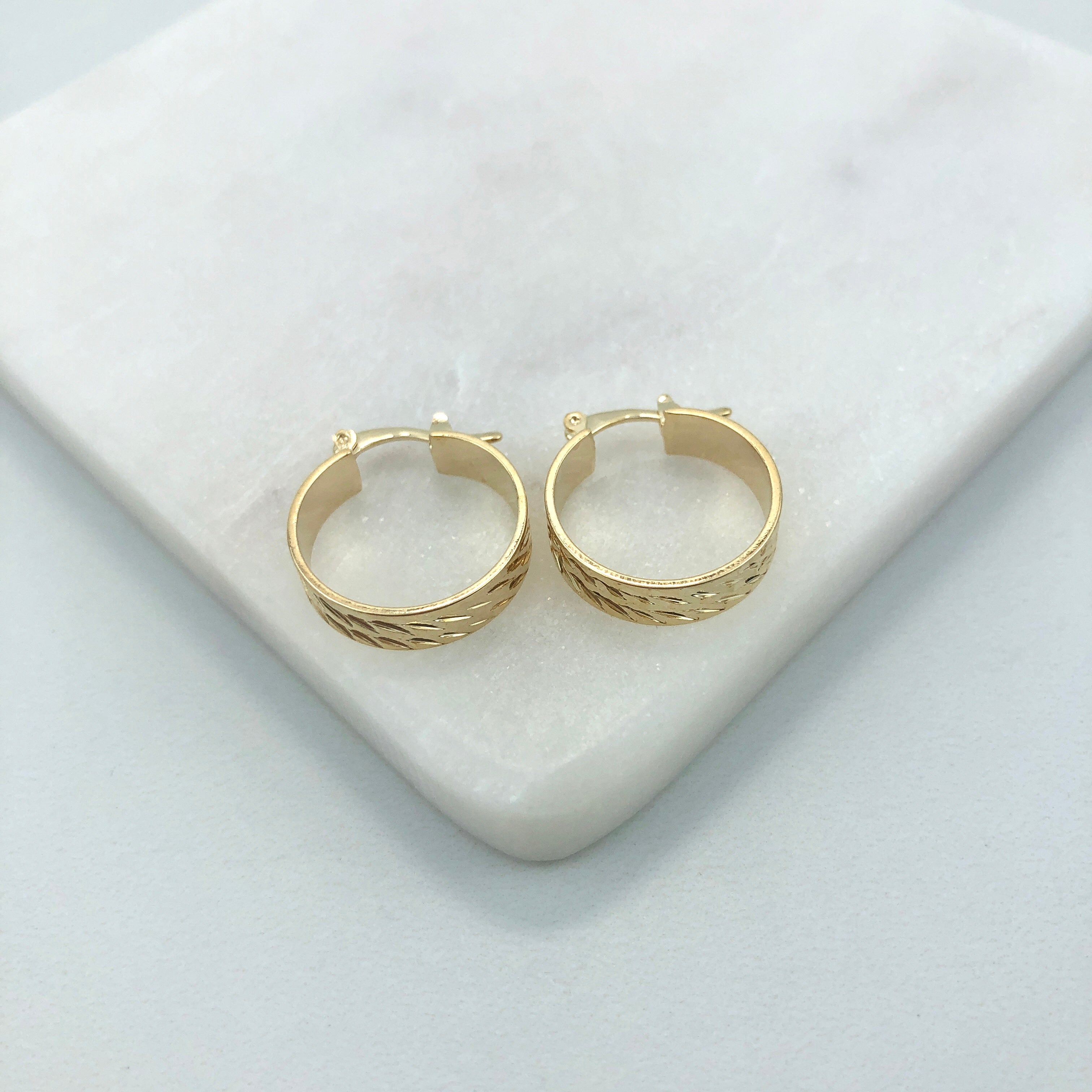 18K Gold Layered Oro Laminado 18 mm Diamond Cut Flat Hoops 21.0398
