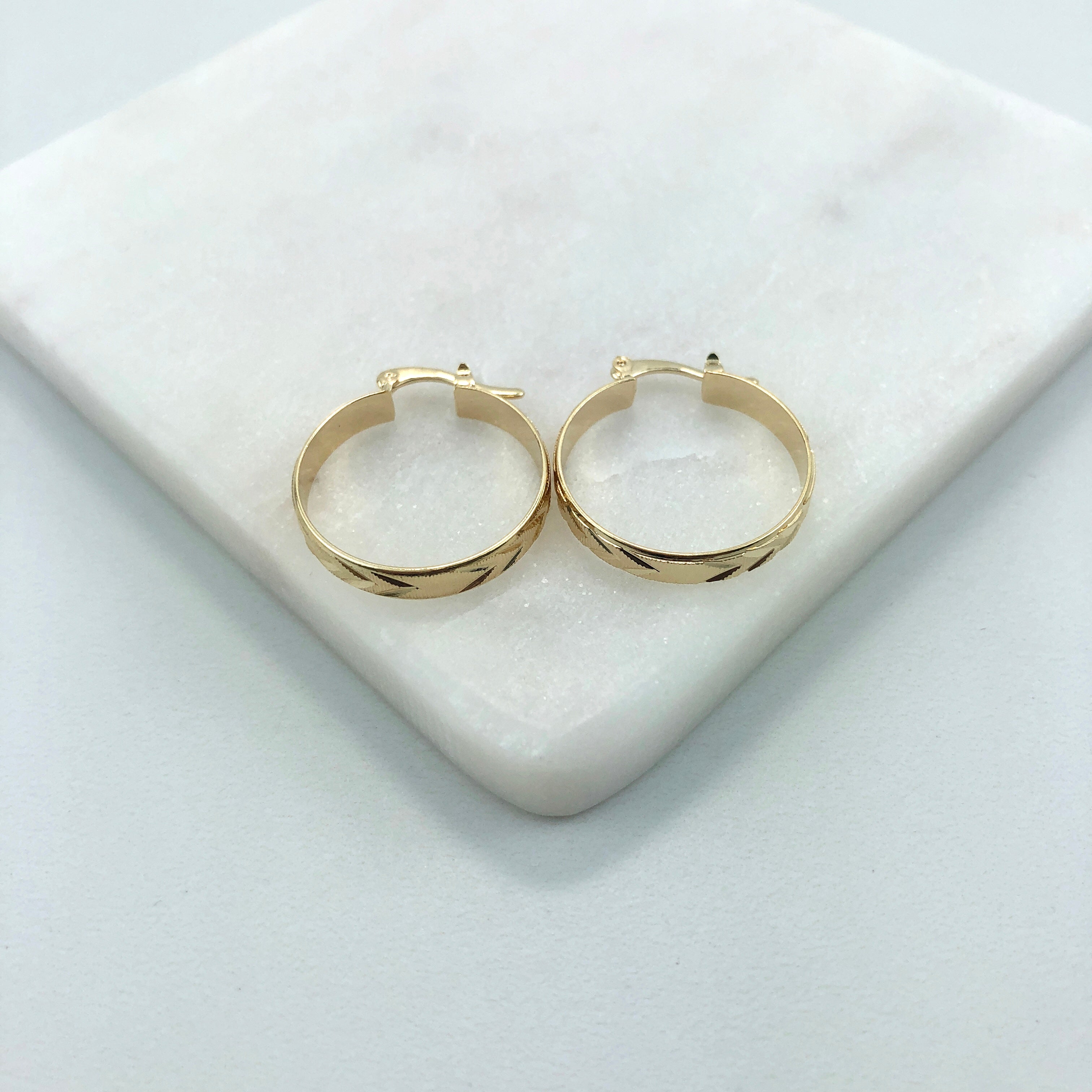 18K Gold Layered  Oro Laminado 22 mm Diamond Cutting Flat Hoops Wholesale 21.0407