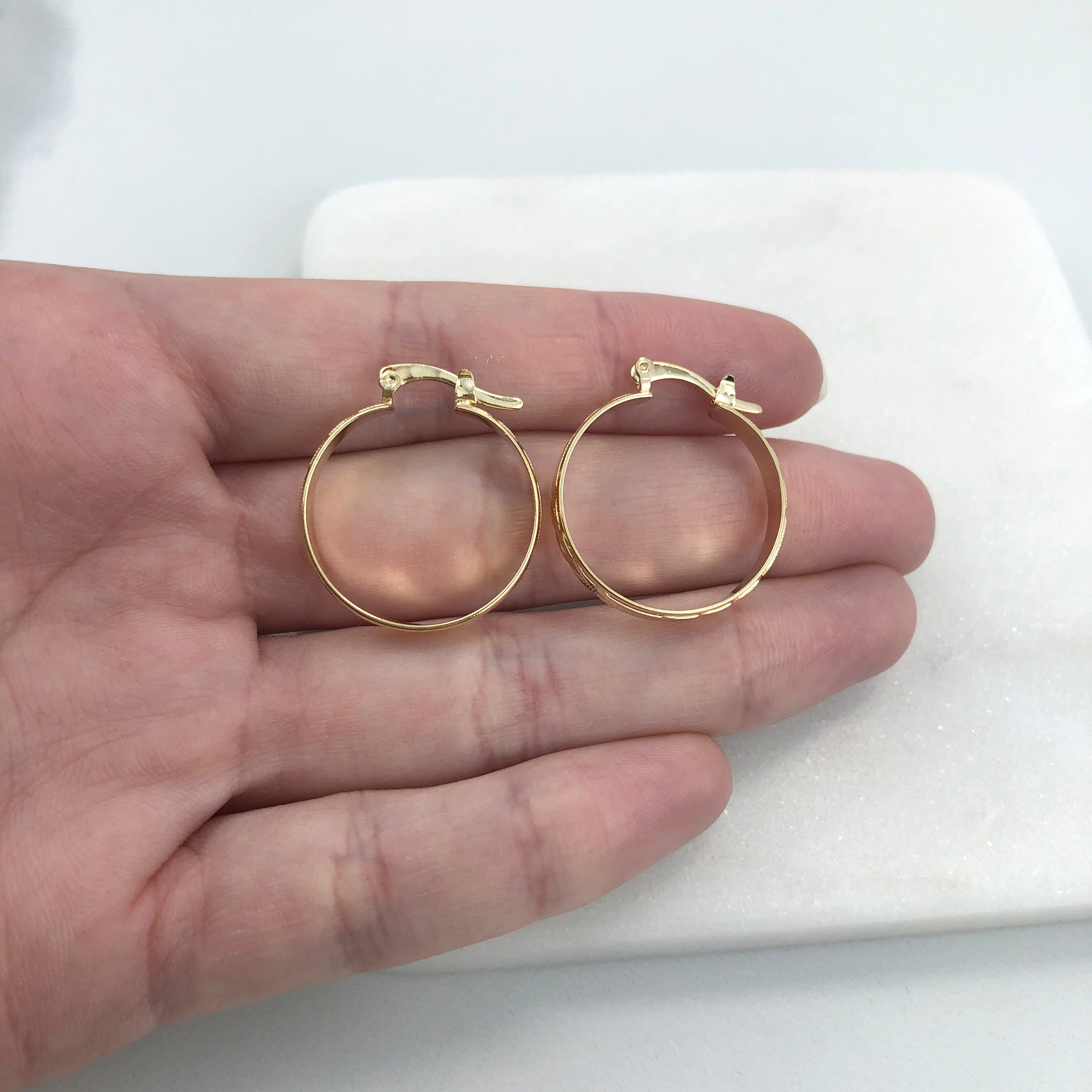 18K Gold Layered  Oro Laminado 22 mm Diamond Cutting Flat Hoops Wholesale 21.0407