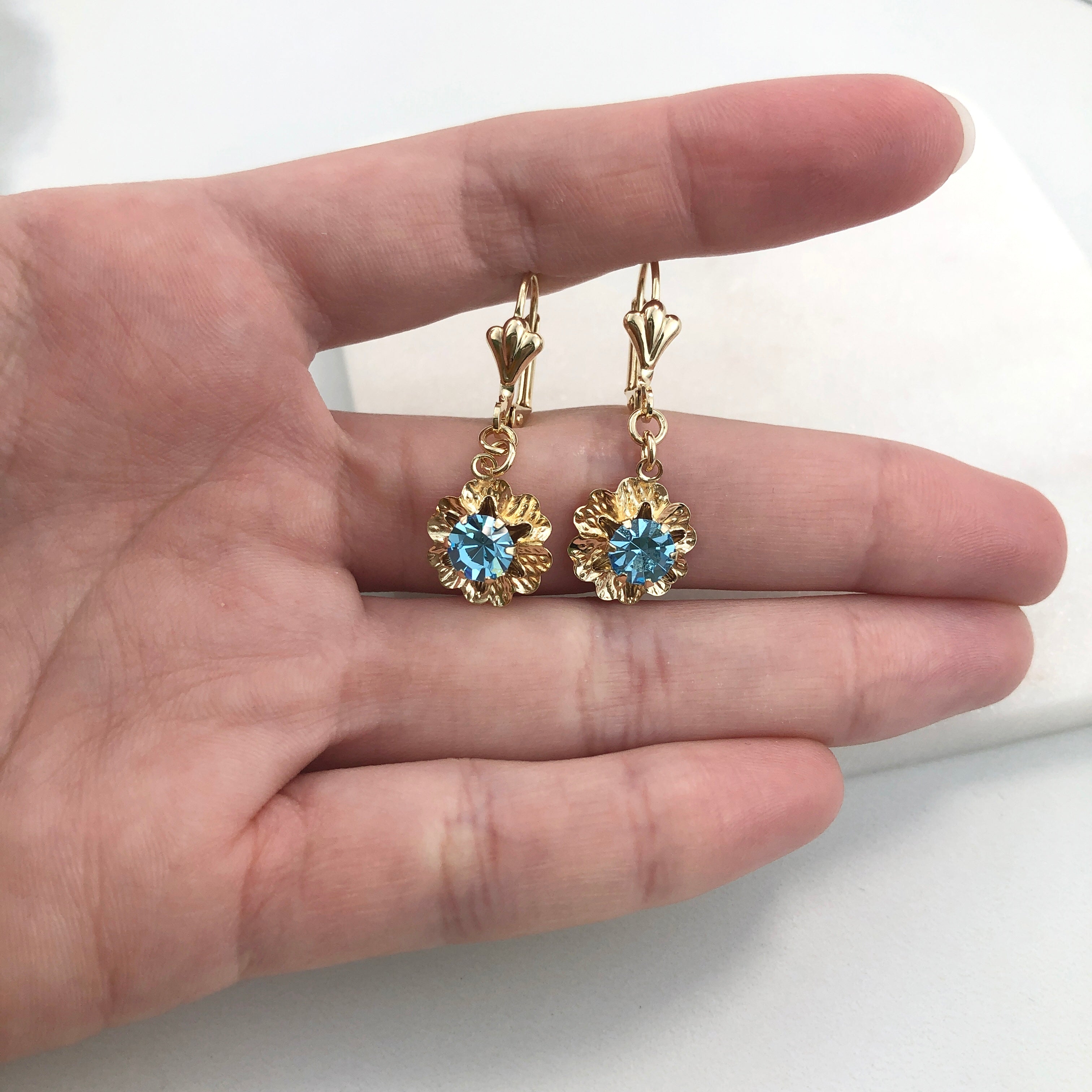 18K Gold Layered Oro Laminado Assorted Rhinestone In Texturized Flower Lever Back