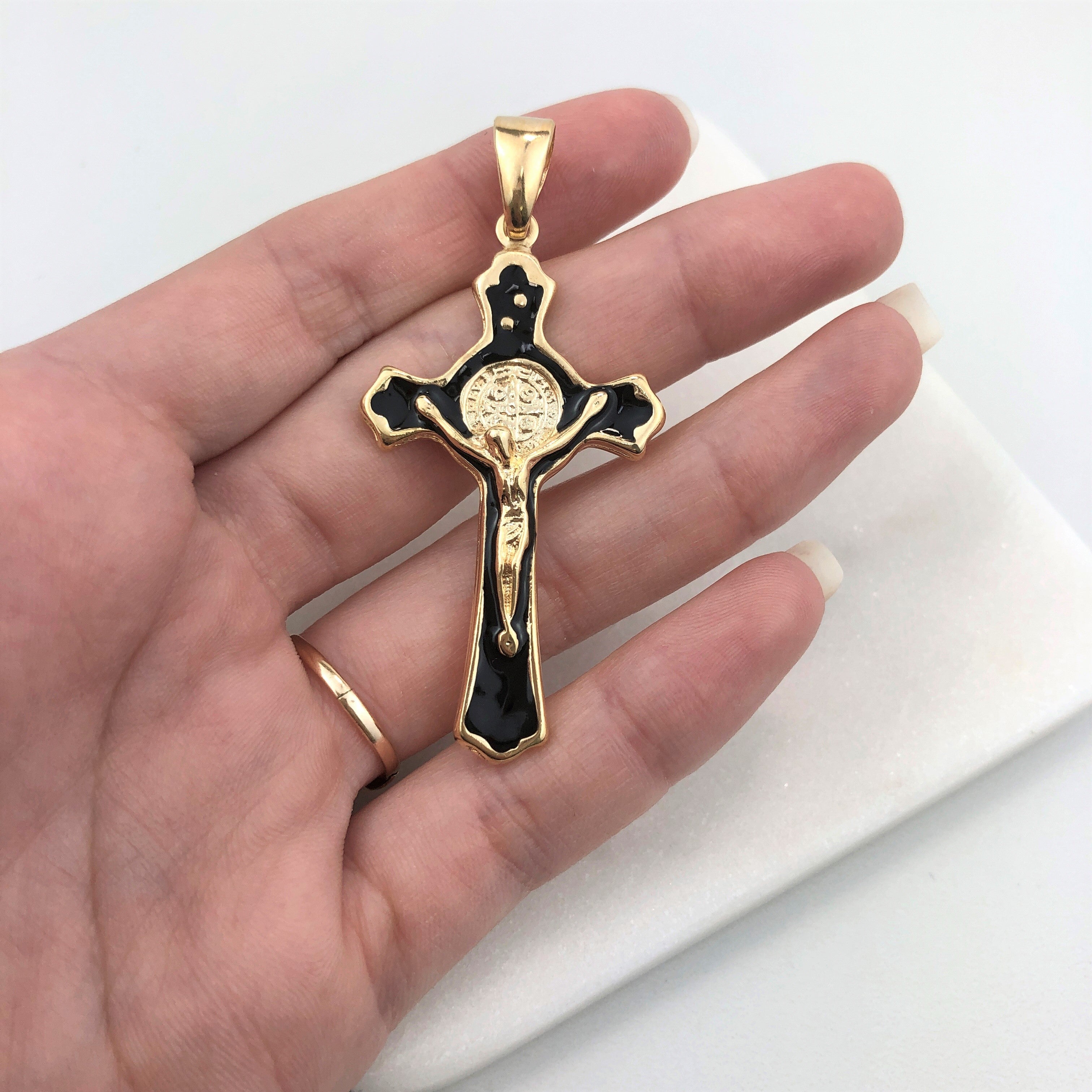 18K Gold Layered Oro Laminado Black Enamel Jesus Cross Design Religious Pendant 31.0012/2