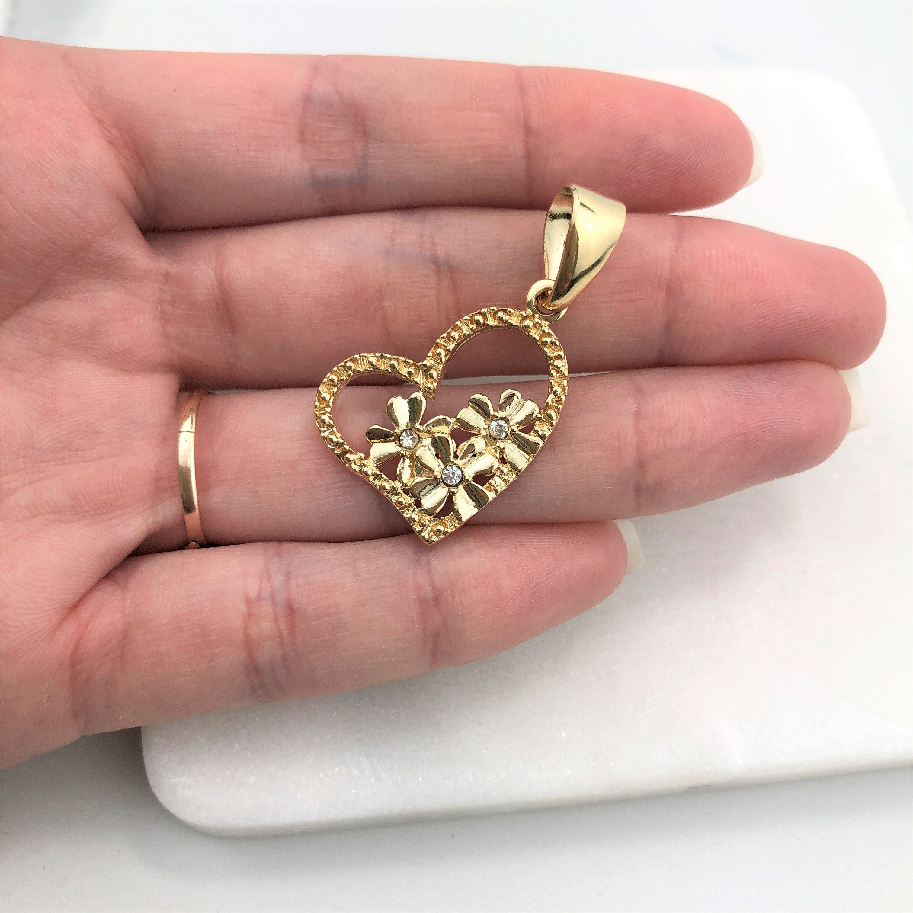 18K Gold Layered Oro Laminado Clear CZ Center In Flower Design Inside of A Heart Shape Pendant 31.0035/1