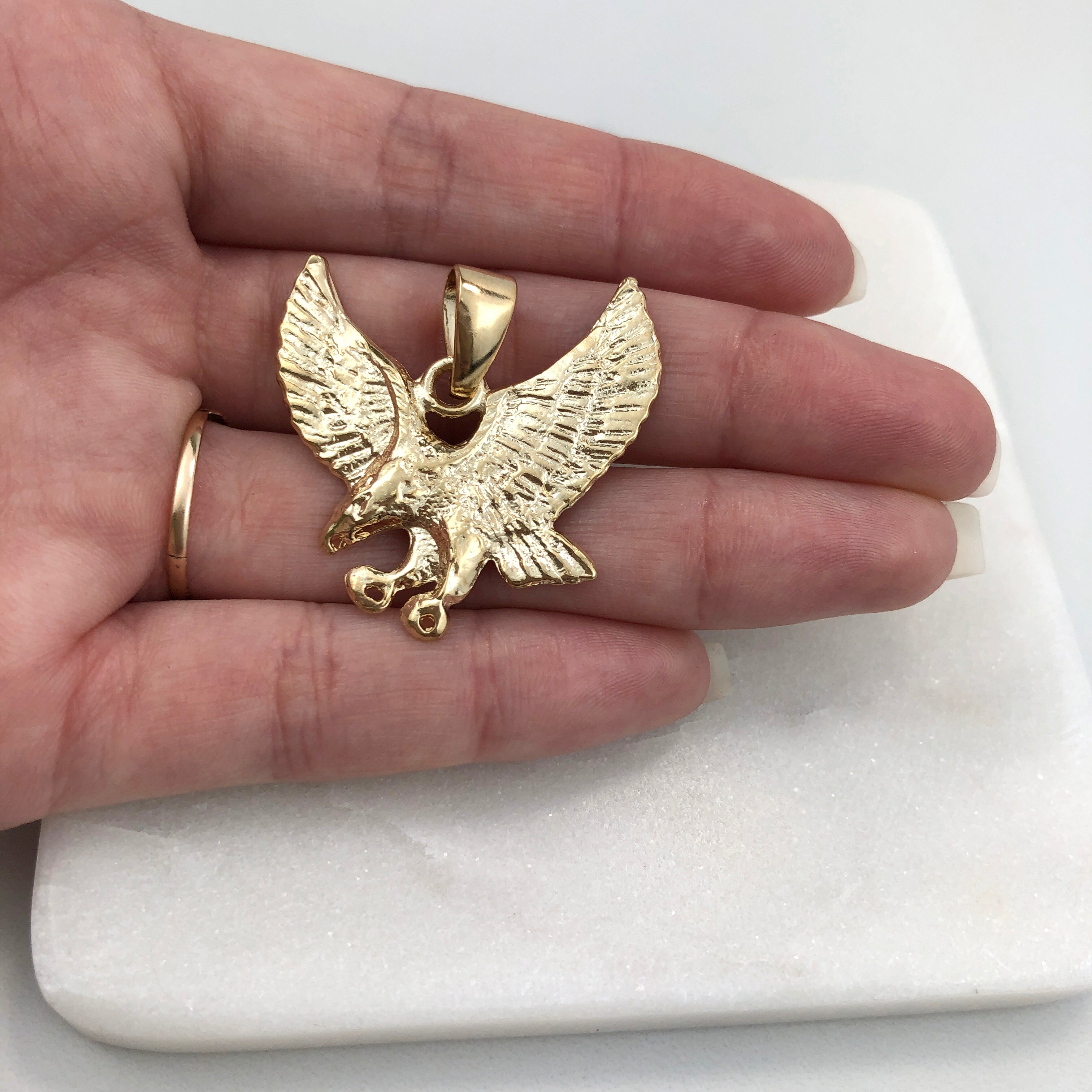 18K Gold Layered Oro Laminado 37mm American Eagle Pendant 31.0051