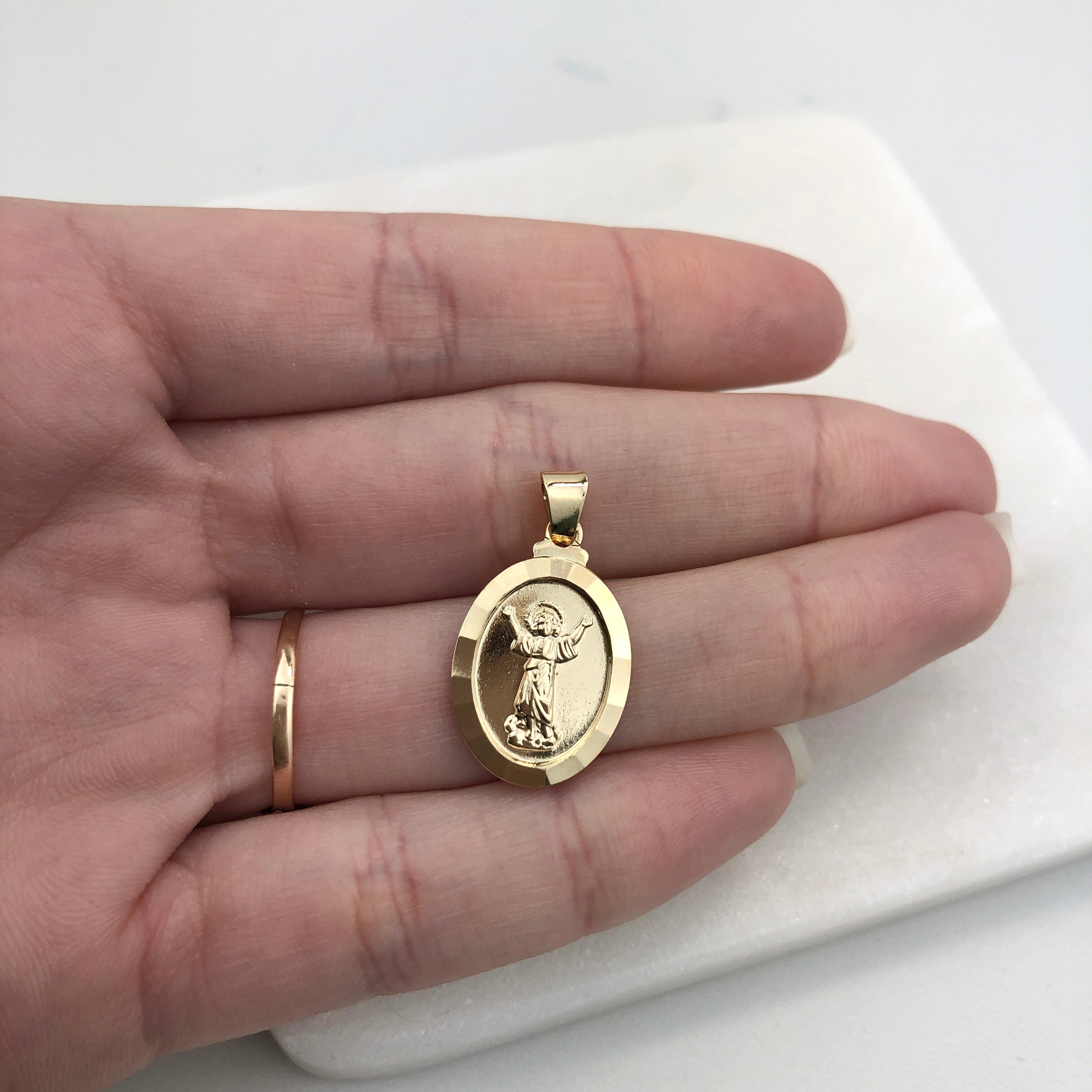 18K Gold Layered Oro Laminado The Holy Child (El Divino niño) Medal Religious Pedant 31.0056