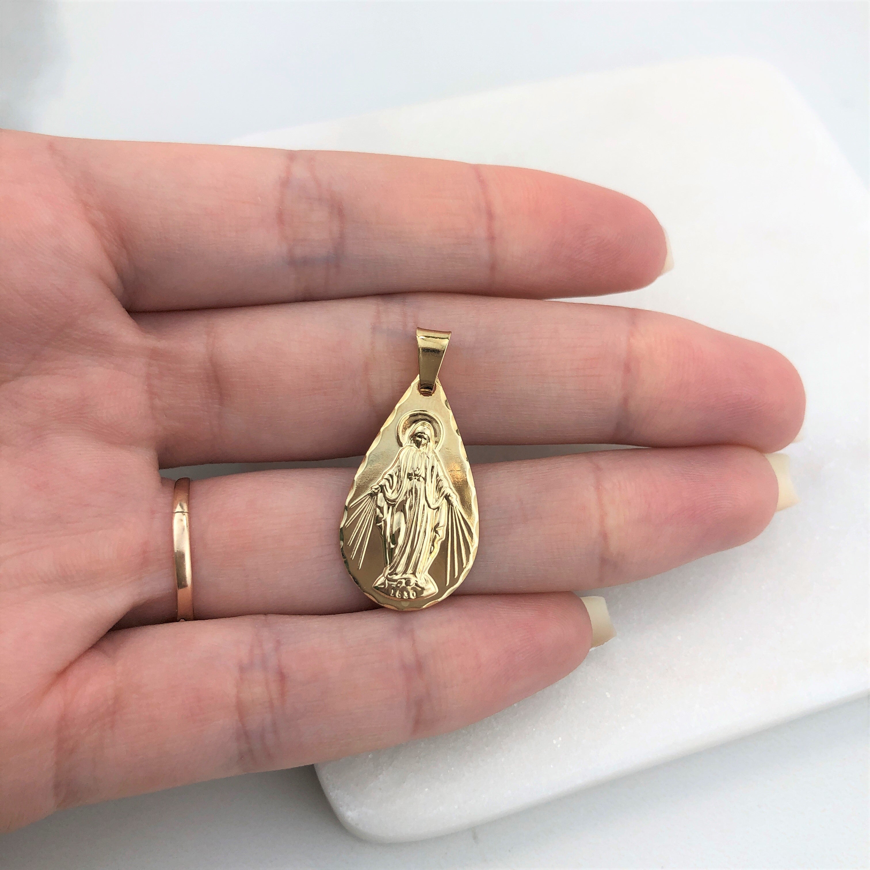 18K Gold Layered Oro Laminado Charm 31.0216