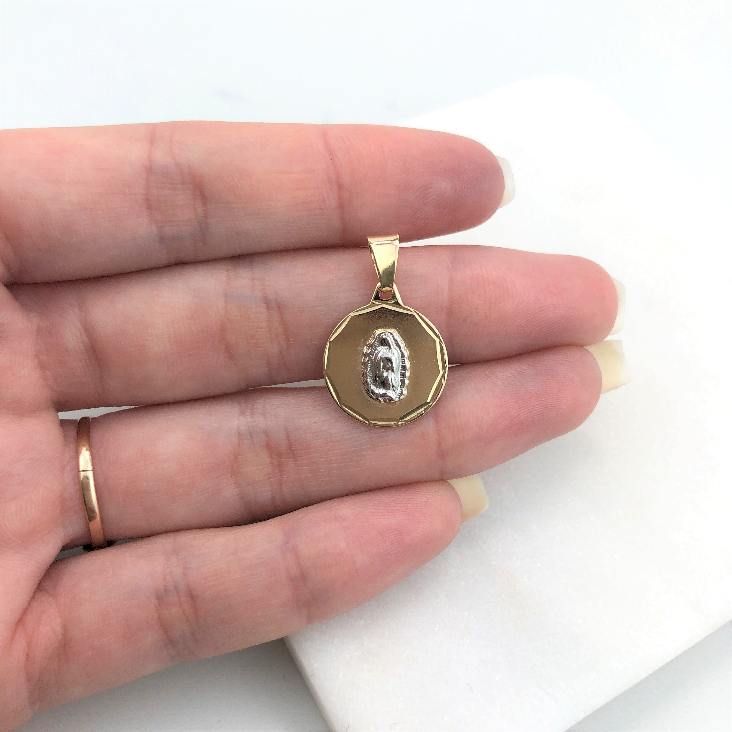 18K Gold Layered Oro Laminado Charm 31.0319